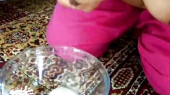 Heiße ধর্ষণ সেক্স ভিডিও Mama schließt sich süßem Teen an, um einen großen Schwanz zu teilen