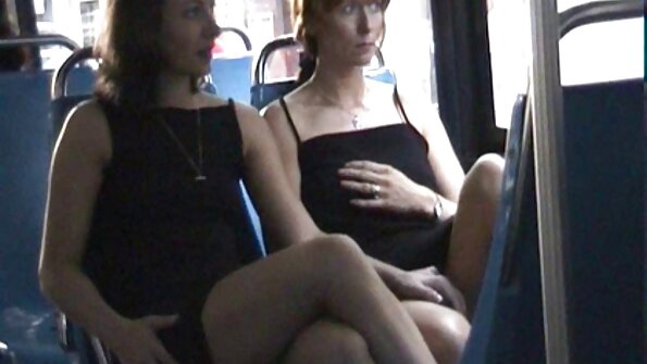 MILF-Göttin teilt eine große Ladung mit einem টয়লেট সেক্স ভিডিও jüngeren Babe