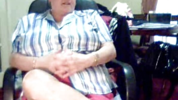 Brad lässt দেশীয় সেক্স ভিডিও sich von der blonden MILF Ashley den Schwanz lutschen